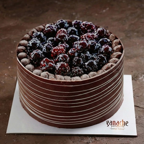 Böğürtlen Sepet Pasta