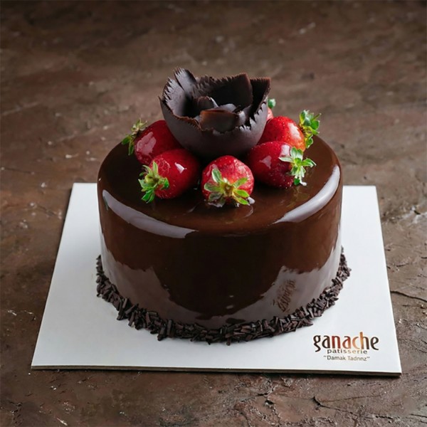 Çilekli Çikolatalı Pasta