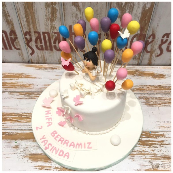 Şirin Kız ve Balonları